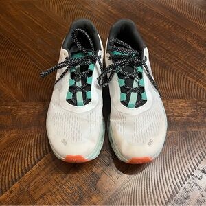 Ladies On Running Cloudmonster